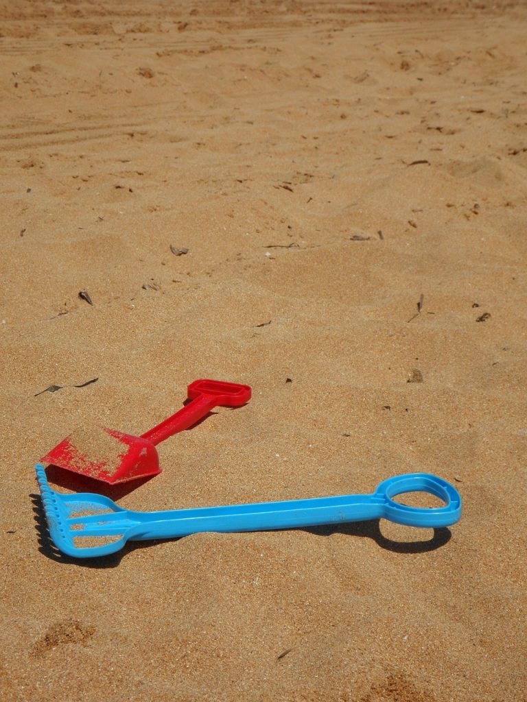shovel, computing, sand, nature, sand toys, beach, vacations, child, children, toy, sandalwood, child's play, to play, sand castle, digging, pokes fun at